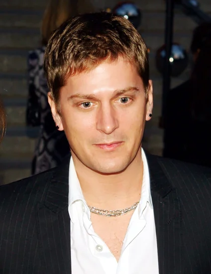 1972 – Rob Thomas Born