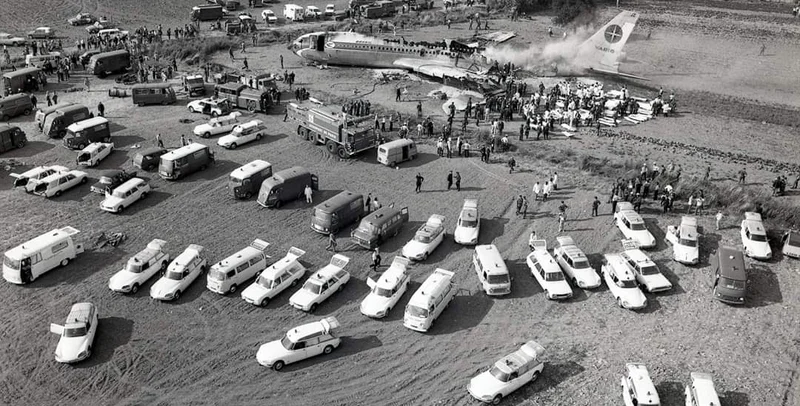 1972 – Varig Flight 820 Crashes Near Paris