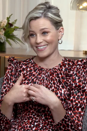 1974 – Elizabeth Banks Born