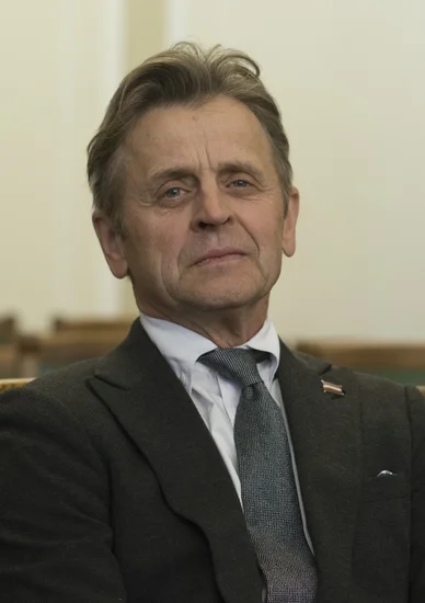 1974 – Mikhail Baryshnikov Defects to Canada