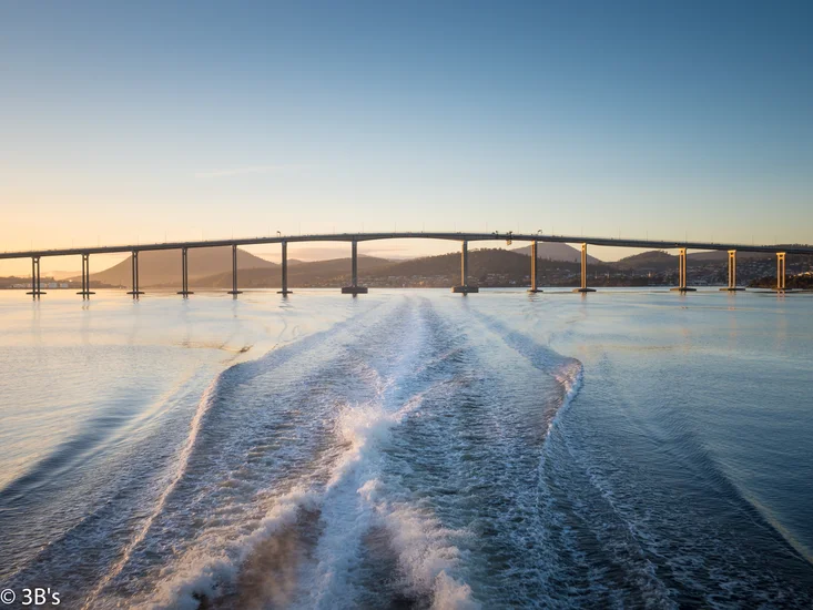 1975 – Tasman Bridge Disaster