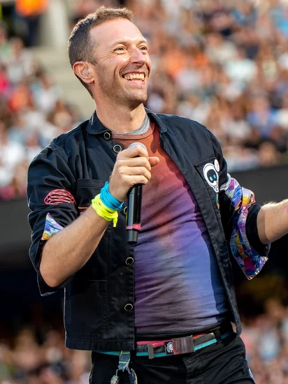 1977 – Chris Martin Born