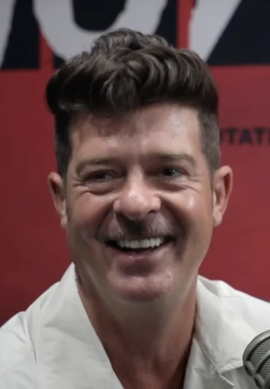 1977 – Robin Thicke Born