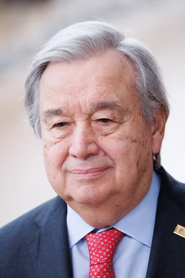 1979 – António Guterres Born
