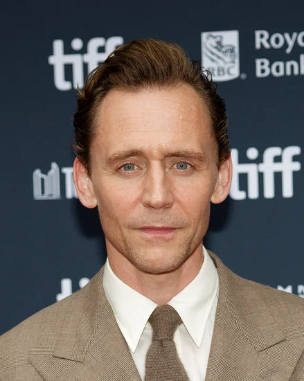 1981 – Tom Hiddleston Born in England
