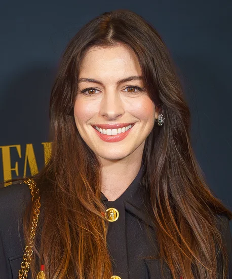 1982 – Anne Hathaway Born