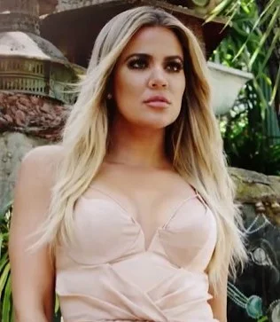 1984 – Khloé Kardashian Born