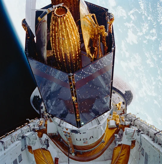 1988 – Space Shuttle Discovery Launches
