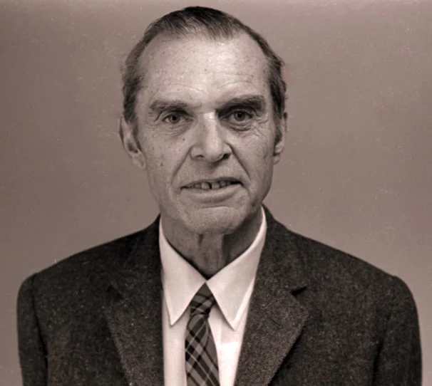 1989 – James Bond Dies