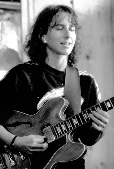 1990 – Emily Remler Dies