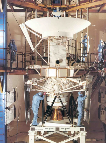 1990 – Magellan Reaches Venus