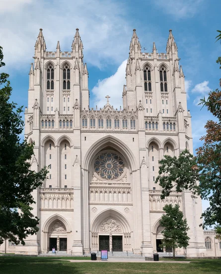 1990 – Washington National Cathedral Construction Completed