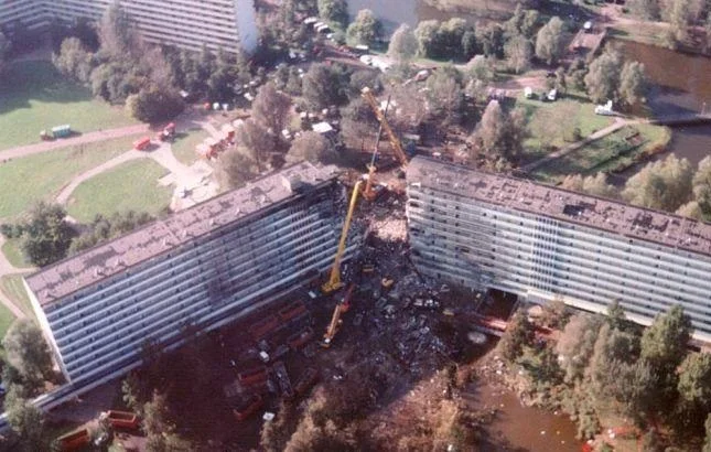 1992 – El Al Flight 1862 Crashes Into Two Apartment Buildings in Amsterdam, Killing 43 Including 39 on the Ground