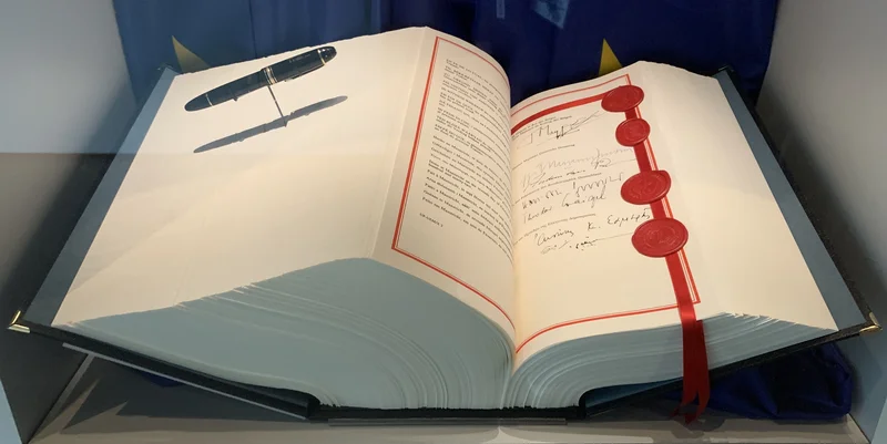 1992 – Maastricht Treaty Signed Creating European Union