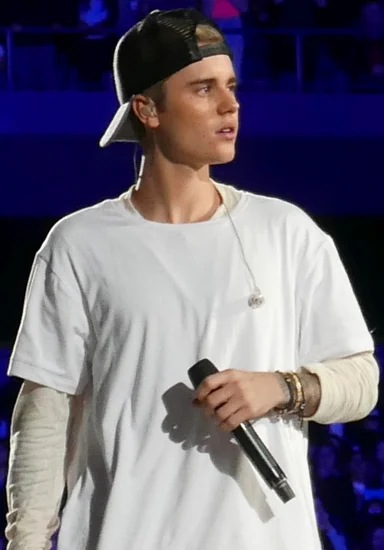 1994 – Justin Bieber Born
