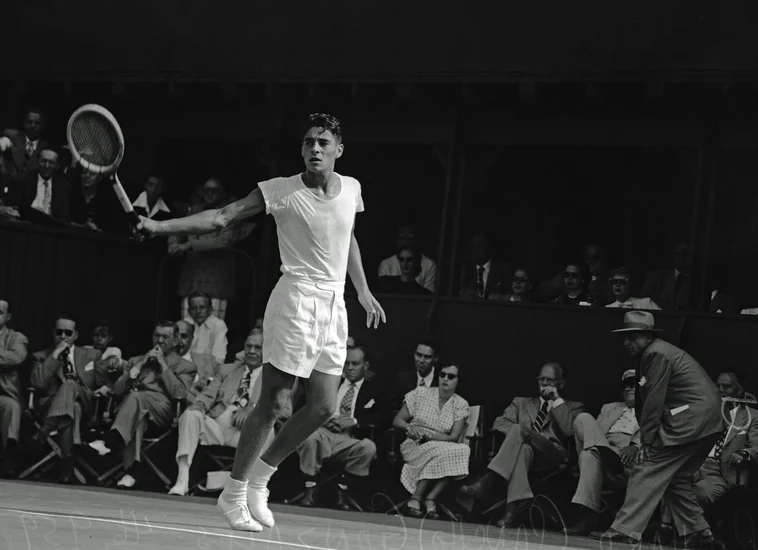 1995 – Pancho Gonzales Dies