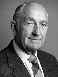 1996 – David Packard Dies