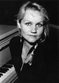1996 – Eva Cassidy, American Singer