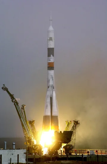 2000 – International Space Station Receives First Crew