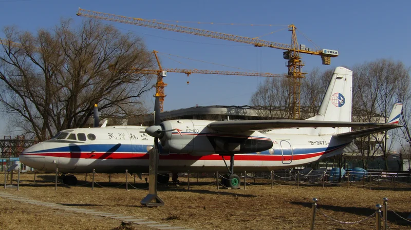 2000 – Wuhan Airlines Flight 343 Lightning Strike