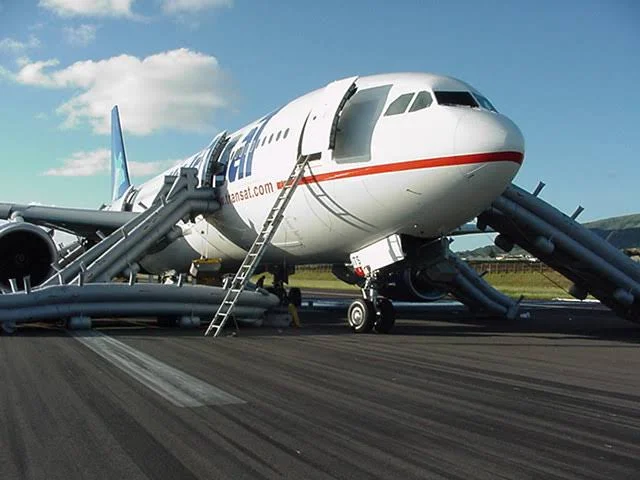 2001 – Air Transat Flight 236 Emergency Landing