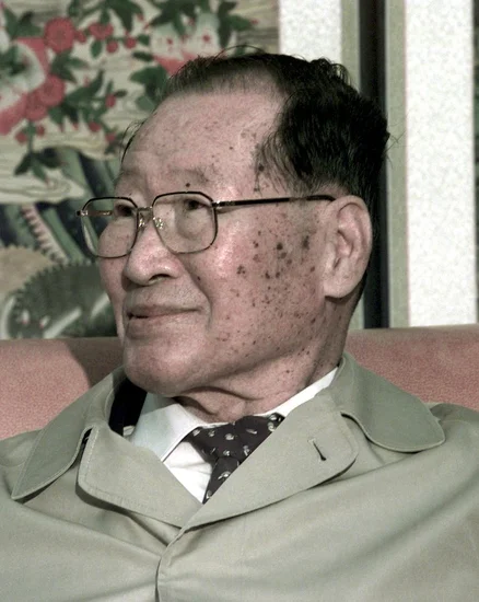 2001 – Chung Ju-yung Dies