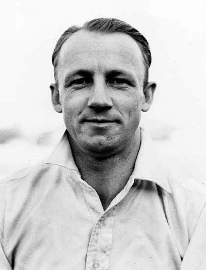 2001 – Cricket Legend Don Bradman Dies