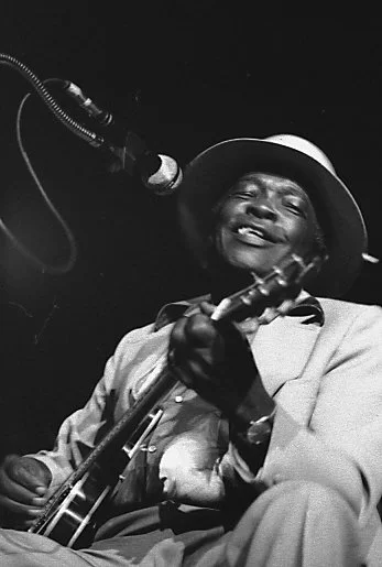 2001 – John Lee Hooker Dies