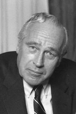 2001 – Robert Ludlum Dies