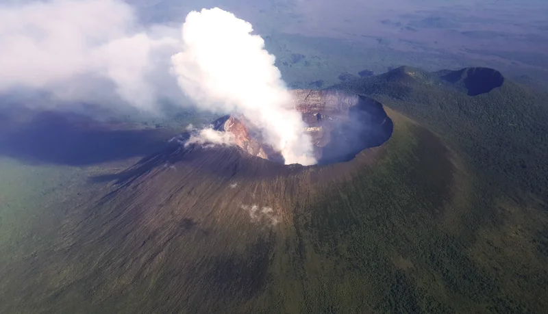 2002 – Mount Nyiragongo Erupts in Congo