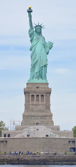 2004 – Statue of Liberty Pedestal Reopens After 9/11 Closure