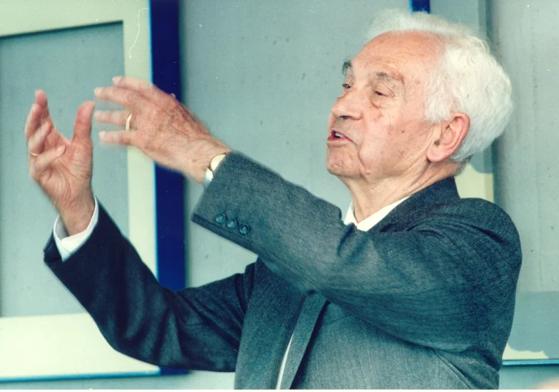 2005 – Ernst Mayr Dies