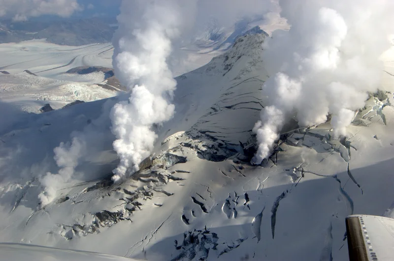 2006 – Fourpeaked Mountain Erupts