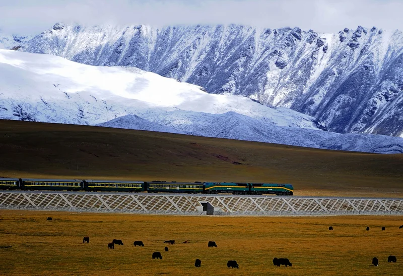 2006 – Qinghai-Tibet Railway Opens