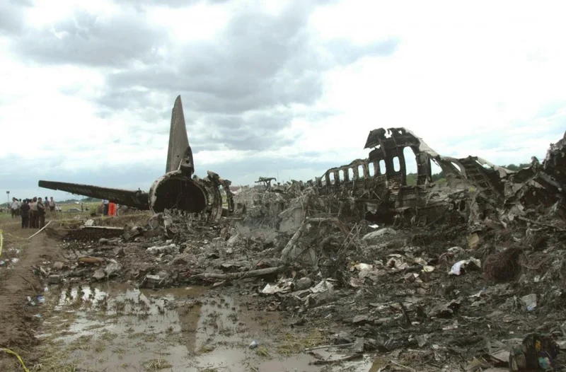 2007 – Garuda Indonesia Flight 200 Crashes