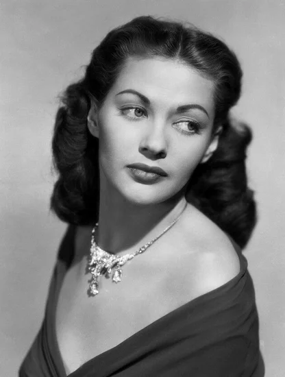 2007 – Yvonne De Carlo Dies