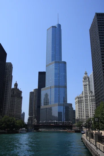 2008 – Trump International Hotel and Tower Topped Off