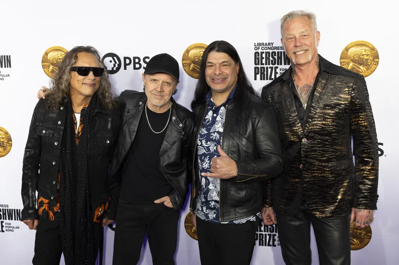 2013 – Metallica Performs First Concert in Antarctica