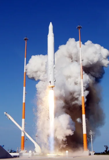 2013 – South Korea Launches First Rocket