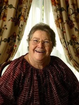 2015 – Colleen McCullough Dies