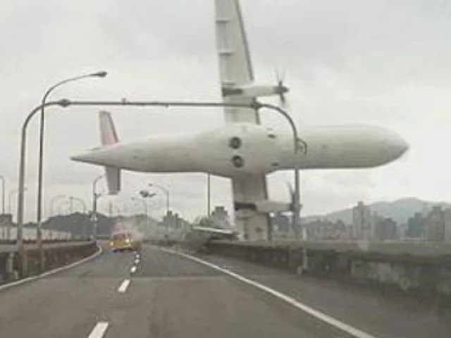 2015 – TransAsia Airways Flight 235 Crashes