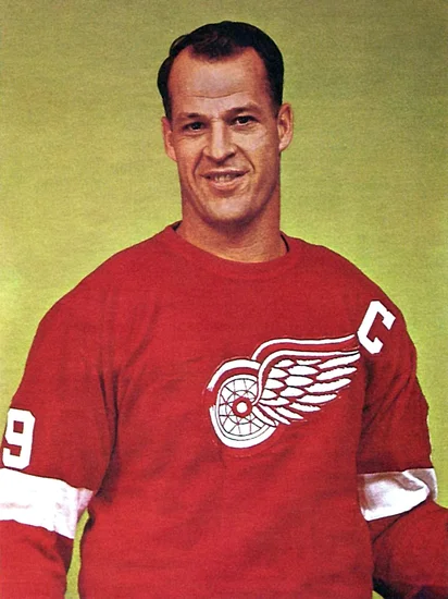 2016 – Gordie Howe Dies