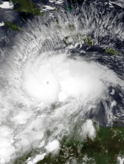 2016 – Hurricane Matthew Intensifies