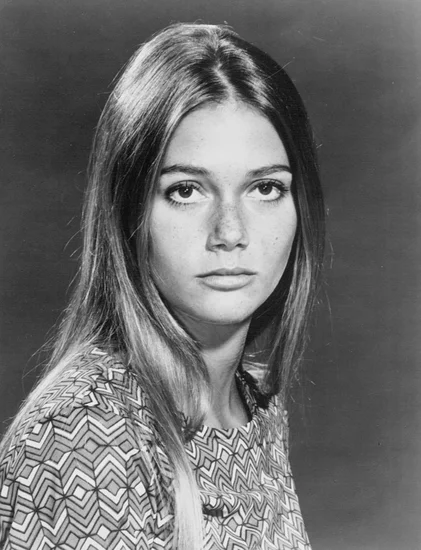 2019 – Peggy Lipton Dies