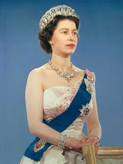 2022 – Elizabeth II Dies