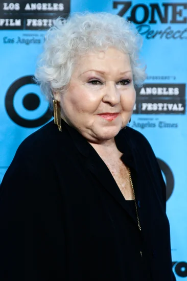 2022 – Estelle Harris Dies