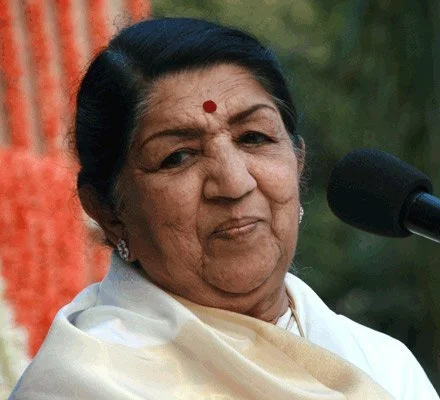 2022 – Lata Mangeshkar Dies